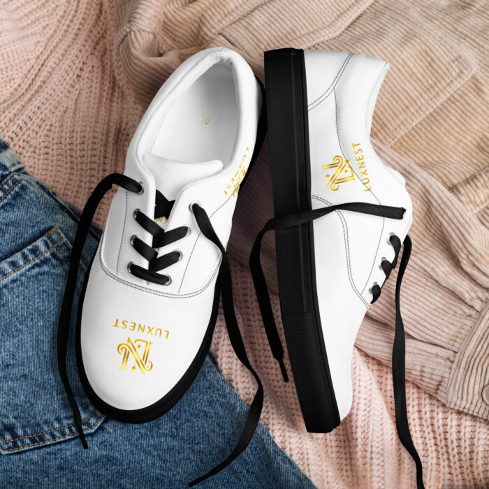 Women’s lace-up canvas shoes