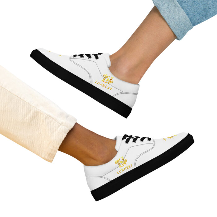 Women’s lace-up canvas shoes