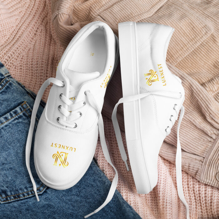 Women’s lace-up canvas shoes